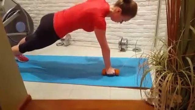 Наряд 3: отжимание на трицепс с жимом гантели смотреть онлайн