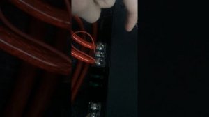 как подключить конденсатор к усилителю сабвуфера и подать питания