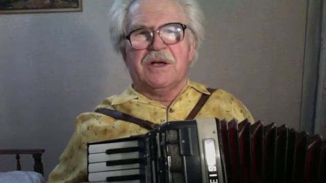 На берегу сидела Лиля, а рядом с нею капитан смотреть онлайн