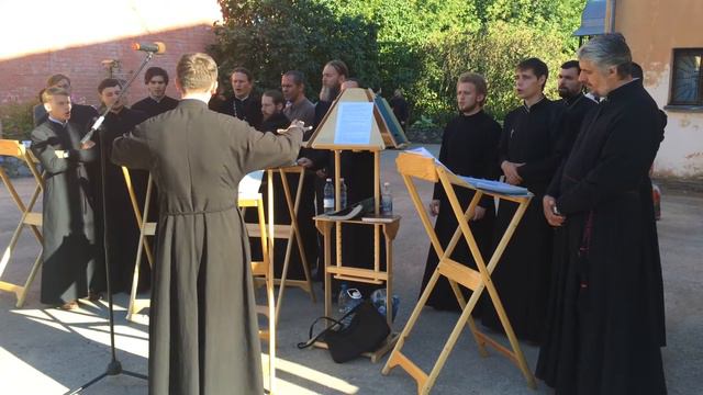 Участники монастырского хора в сводном хоре в Калуге смотреть онлайн