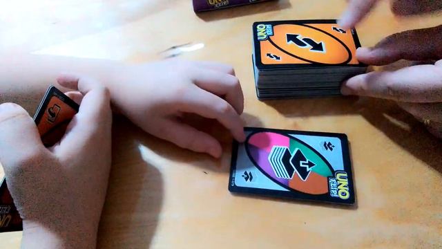 Как играть в Uno Flip часть (1/2) смотреть онлайн