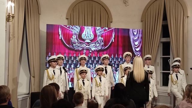 Бумажные кораблики, муз.А.Гилев, сл. П.Каликин, эстрадный ансамбль студии Юные Александровцы смотреть онлайн
