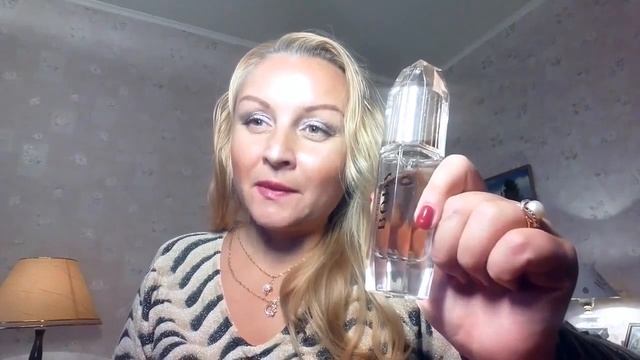 АРОМАТ ОКТЯБРЯ Чистота и женственность Немного косметики смотреть онлайн