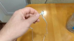 Если сломалась ручка на пластиковой бутылке Делаем веревочную ручку