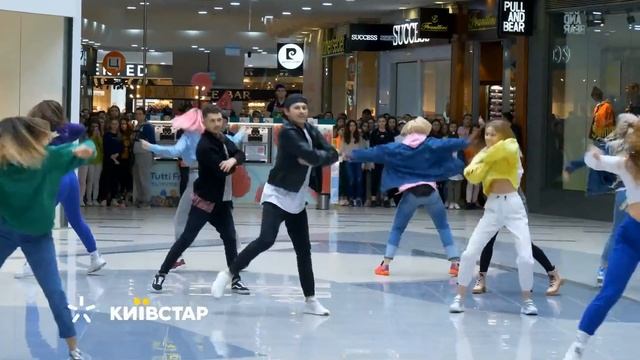 Флеш-моб "Давай танцюй!" смотреть онлайн