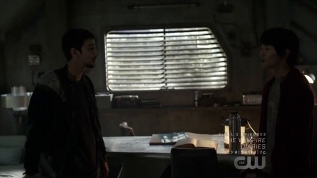 The 100 4x04 Clarke electrocutes Jasper смотреть онлайн