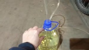Как слить бензин? лайфхак,чтобы не наглотаться?наипростейший способ!!! 100% работает