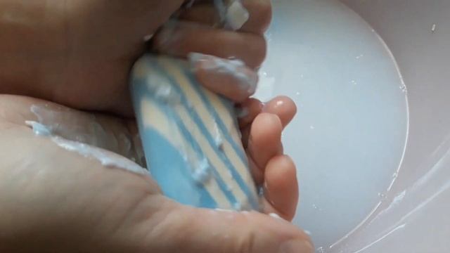 Lathering soap / мылю мыло Шик / болтаю смотреть онлайн