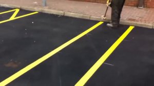 ВОТ ТАК ВОТ !!!Нанесение разметки на парковке : Painting Handicap Parking Signs