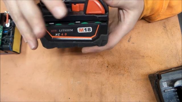 Milwaukee Battery Transplant - Salvaging an M18 5.0 Ah Battery смотреть онлайн