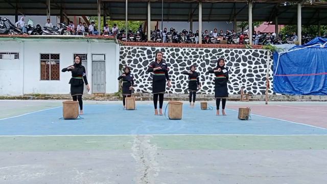 Tari Begawe Nyapat Taon - SMAN 1 Long Ikis смотреть онлайн