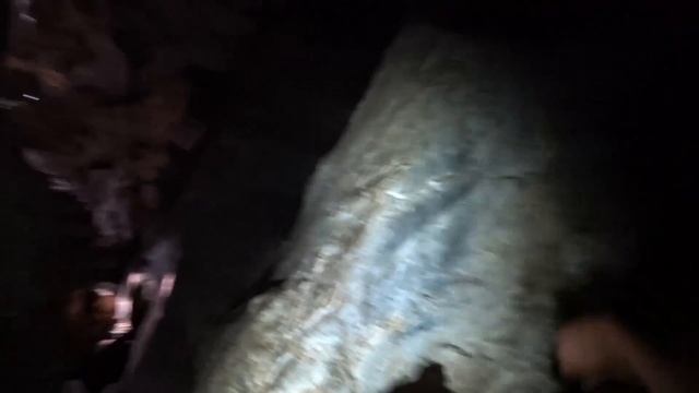 Урок английского в пещере - про красоту и опасность. Пещера в Камбодже между Кепом и Кампотом. смотреть онлайн