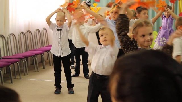 Дети ПОКАЗАЛИ Красивый танец смотреть онлайн