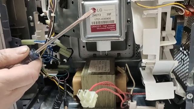 Микроволновка LG работает, но не греет. смотреть онлайн