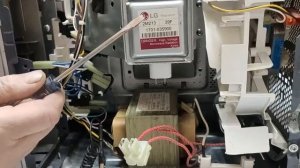 Микроволновка LG работает, но не греет.