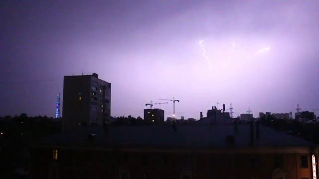 Летняя гроза в Москве - ЧАСТЬ 2. Как молнии бьют в Останкинскую башню - 6 попаданий за час! смотреть онлайн
