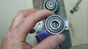 Замена подшипников в натяжном ролике ремня генератора Nissan Tiida.