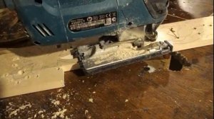 Выпиливание лобзиком контура узора резной рамы