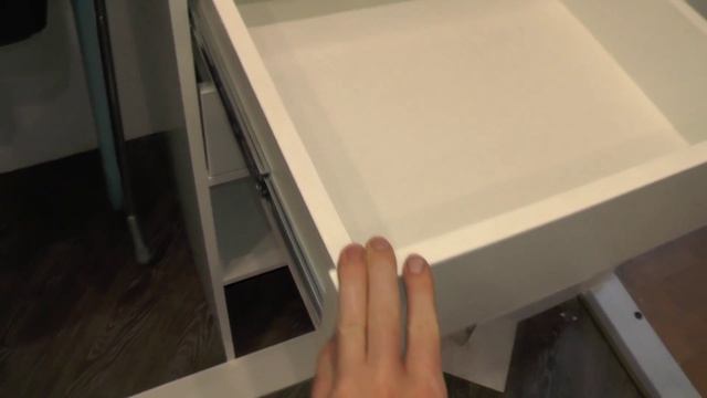 Складные двери система Raumplus ( Раумплюс ). Встроенный шкаф в нишу. Зеркальные двери. смотреть онлайн