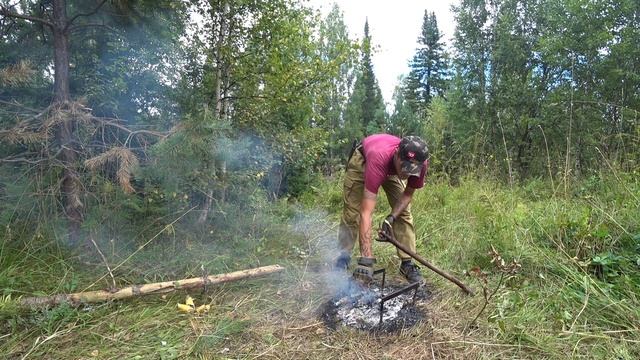 БЕРЛОГА,ТРУДОВЫЕ БУДНИ В ТАЙГЕ. ПРОДОЛЖАЮ КОПАТЬ.Кабачки на костре. смотреть онлайн