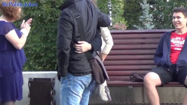Розыгрыши над людьми Пердеть Без Стыда и совести Farting in Public Prank [ arBuzik ]
