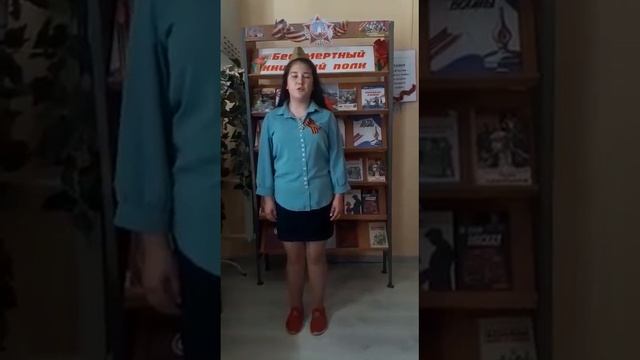 Видеоминутка Стихотворение И.Р.Бехера "Детские башмачки из Люблина" читает В. Кудашкина.Никольское смотреть онлайн