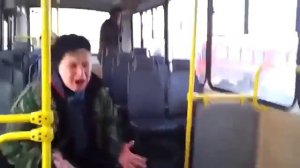 Бешеная бабка орет в автобусе... Смеялся пол часа