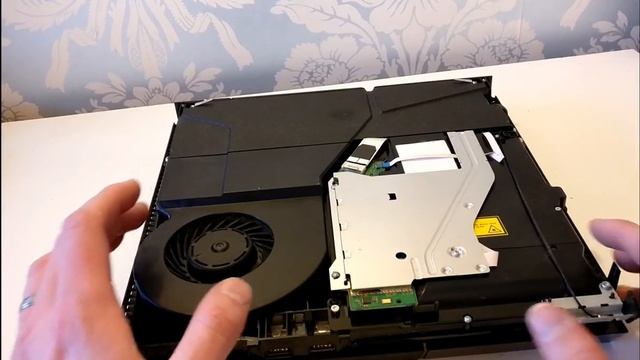 Guide - How to clean dust from your PS4 to STOP overheating + Fan Cleaning смотреть онлайн