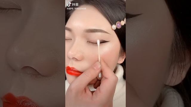 This Eyebrow Pencil Can Draw Not Only Eyebrows But Also Eye Corners !!!