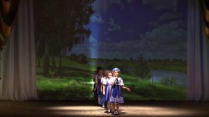 Танец "У моей  России длинные косички"