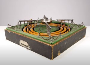 Механическая игра на скачках - Реставрация