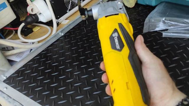 тест солнечных панелей и контроллера, под нагрузкой потребителя