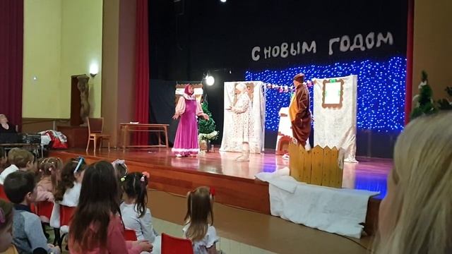 Детское представление на новогоднем утреннике #новыйгод #новогоднийутренник #детскийспектакль смотреть онлайн