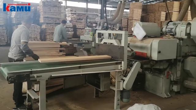 Двусторонние рейсмусовые станки QUADRO 206F. Процесс загрузки для двустороннего строгания. Квадро смотреть онлайн