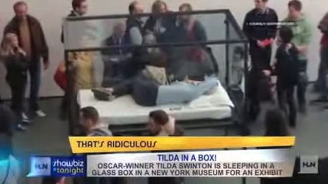 See Tilda Swinton sleep in a box смотреть онлайн