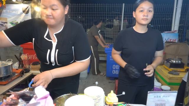 Massive street food, evening street food, abundance of street food смотреть онлайн