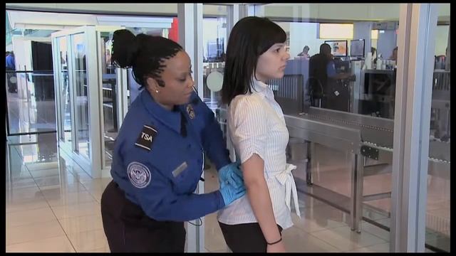 Таможенный досмотр в аэропорту США AIT Passenger Checkpoint Video