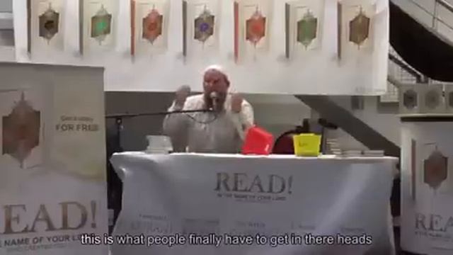 A German Muslim Preacher gets ANGRY during the speech смотреть онлайн
