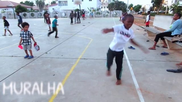 CRIANÇAS TAMBÉM PODEM TREINAR CAPOEIRA смотреть онлайн