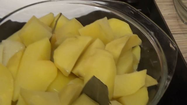 картошечка по деревенски, готовим дома, вегетарианское блюдо смотреть онлайн