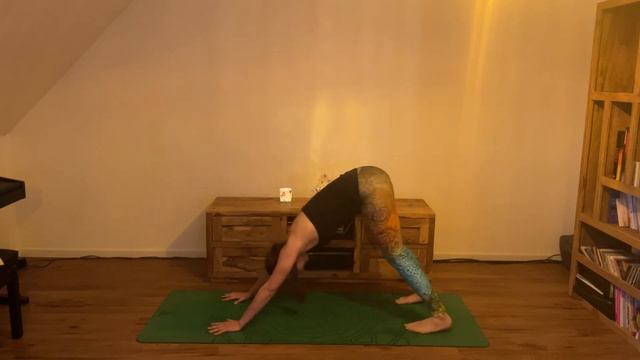 Неделя йоги | День 3 | Йога на укрепление рук | Практика для подготовки рук для нижних балансов смотреть онлайн