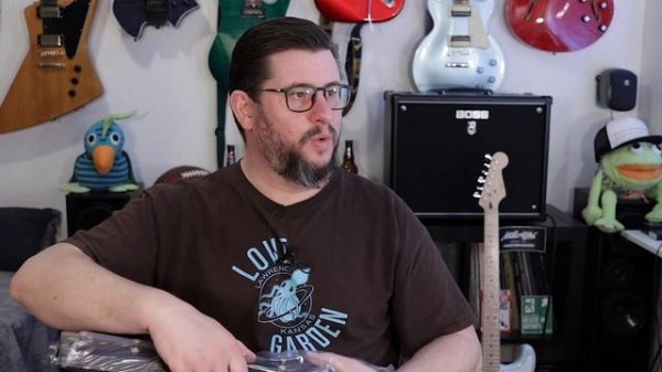 Fret-Fun Friday #6 -  Unboxing Boss GA-FC Controller