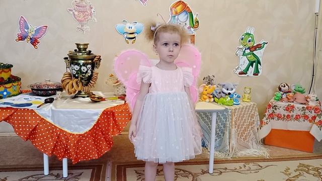 Живая иллюстрация к сказке К. Чуковского " Муха- Цокотуха". Печагина Арина смотреть онлайн