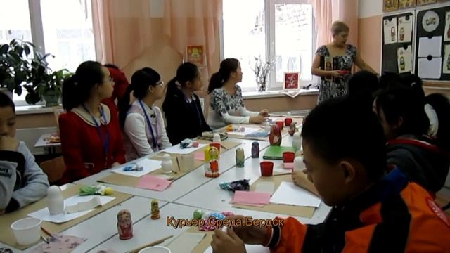 Раскрашивали матрешек китайские школьники в Бердске смотреть онлайн