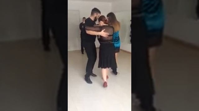 Танго втроем) смотреть онлайн