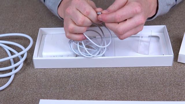 Apple Macbook Pro Charger Unboxing 2018 смотреть онлайн