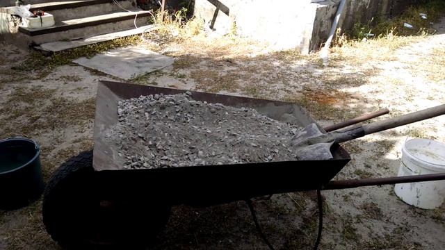 Как замесить бетон без бетономешалки. Как правильно замесить бетон вручную.