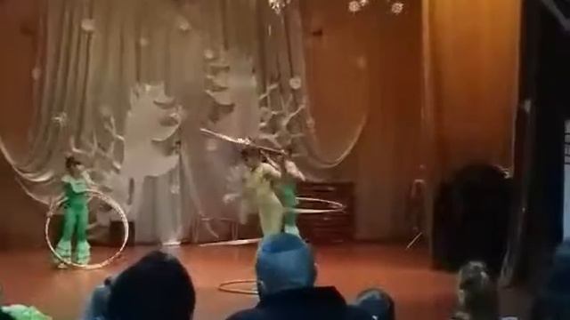 Танець з обручами смотреть онлайн