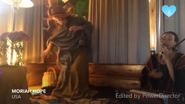 Moriah Hope canta Sri Vitthala Giridhari Parabrahmane Namaha смотреть онлайн