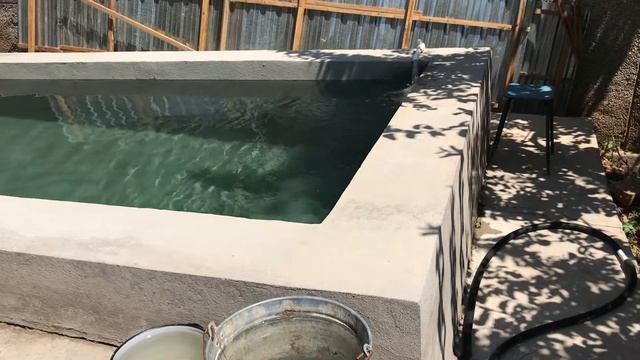 Жизнь в Сиджаке. Заполняем бассейн в саду родниковой водой для полива и купания. смотреть онлайн